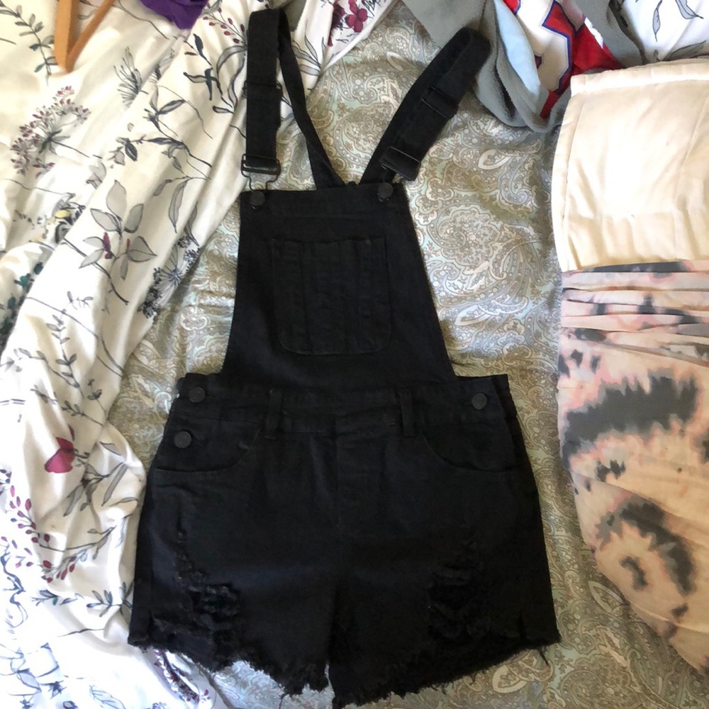 BLACK OVERALL SHORTS
